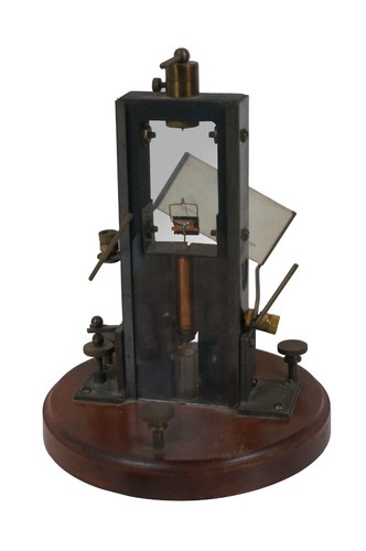 Antique knott apparatus - l.e.,